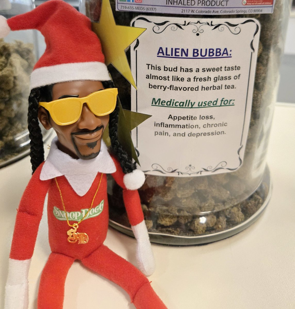 thcmed's tweet image. *Flower Friday at Trichome* Snoop on a Stoop has picked Alien Bubba to be the strain of the week. This 70% Indica flower smells &amp;amp; tastes similar to Pine-Sol. Sticky, fluffy buds that left Snoop on a Stoop wanting more! #SnoopOnAStoop #AlienBubba #thcmed #trichomehealthconsultants