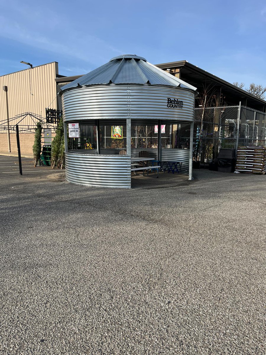 BehlenCountry's tweet photo. Hey Roseburg, Oregon friends! ๐ If you're near DC Farmer's Coop, swing by and check out the new BinVista they have on displayโitโs the perfect Christmas gift idea! ๐๐
#BehlenCountry #BinVista #BuildingYourLegacy #FarmLife #RanchLife #AcreageLife https://t.co/dsyCQB7qd0