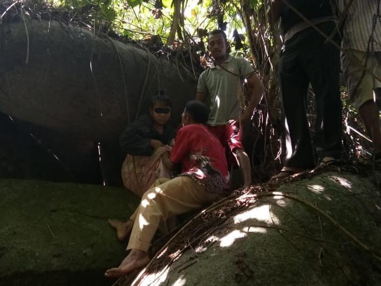 zakariamlk's tweet image. - Disekap oleh dukun selama 15 tahun di Gua, dan 6 Kali Dihamili - 😱😭😰

Waktu dia diculik umurnya masih 13 tahun dan saat di selamatkan.... 

A THREAD TANPA IKLAN!
from: @andivestigasi