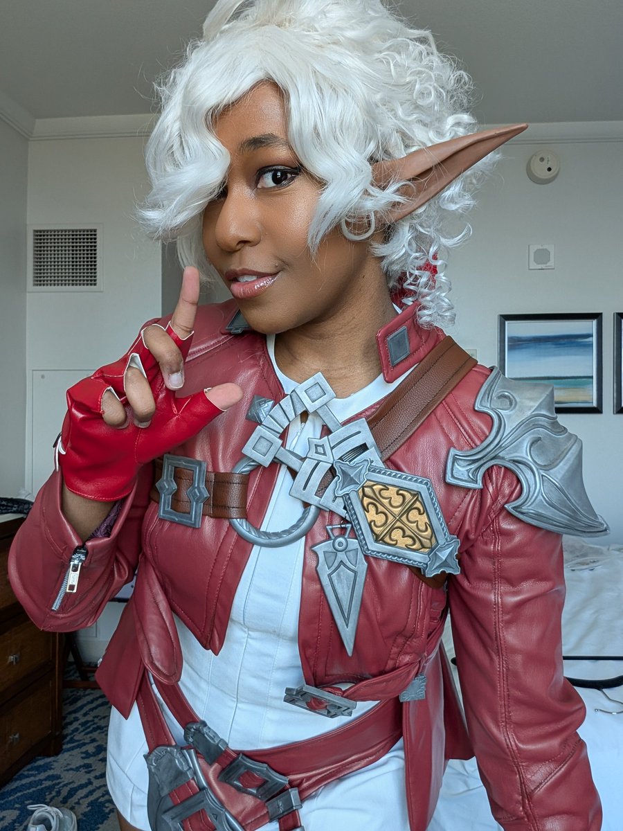 Akakioga's tweet image. Day 1 at #holmat as Alisaie with @pixelpeony in her WoL Summoner!! 

Costumes made by us!
Alisaie accessories from @dangerousladies
