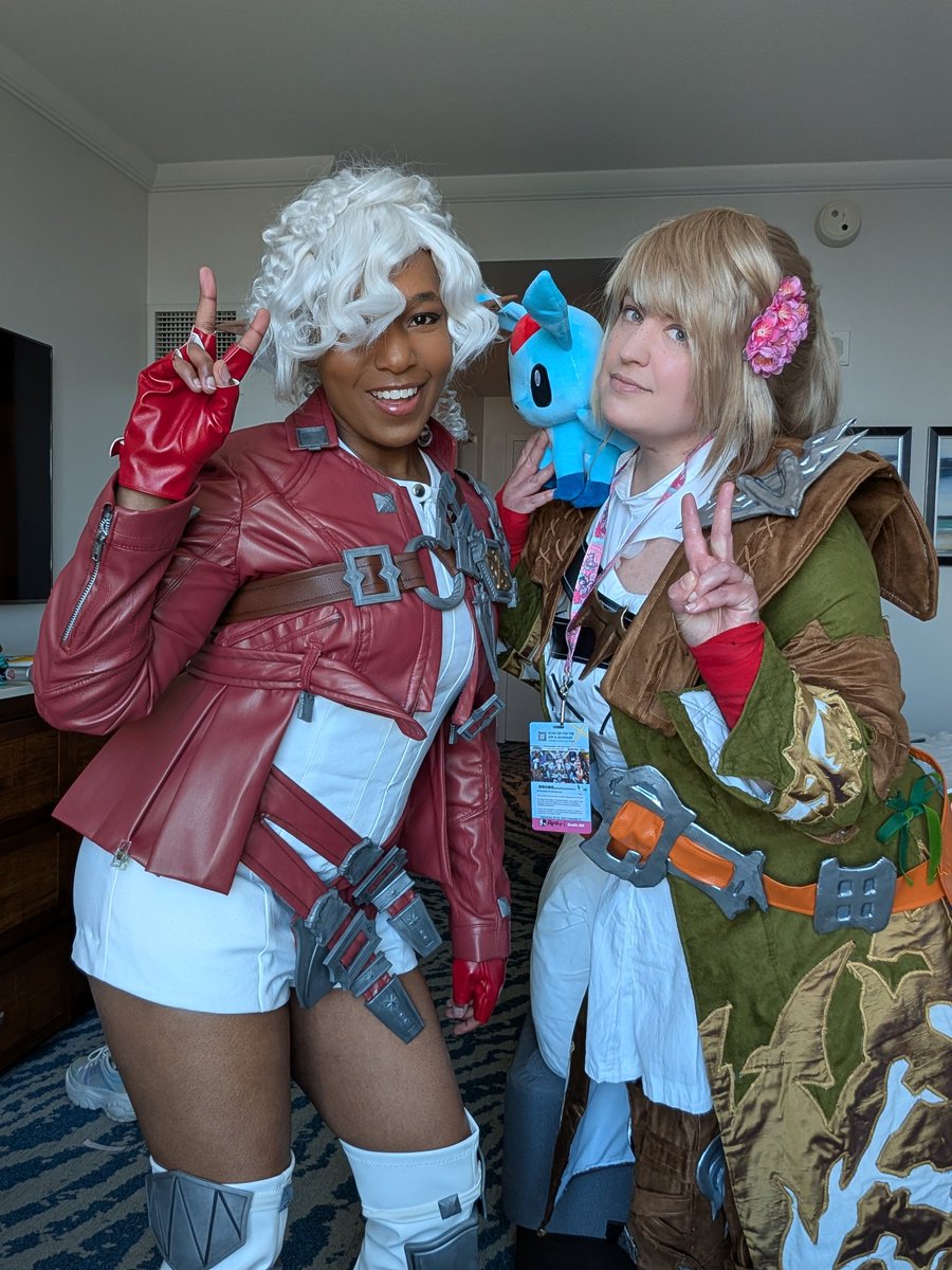 Akakioga's tweet image. Day 1 at #holmat as Alisaie with @pixelpeony in her WoL Summoner!! 

Costumes made by us!
Alisaie accessories from @dangerousladies