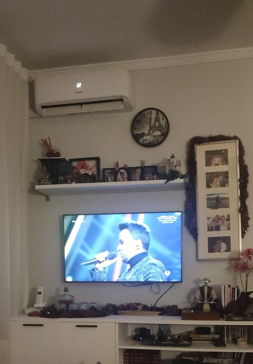 Y ahora es cuando yo me derrito...<a href="/LuisFonsi/">Luis Fonsi</a>  #LaVozFinal qué canción más preciosa por favorrrr. Es lo más bonito que he oido en muuuucho tiempo #Andalucia <a href="/evagonzalezf/">Eva González</a> <a href="/_MaluOficial_/">Malú</a> <a href="/antoniorozco/">Antonio Orozco</a> <a href="/PabloLopezMusic/">Pablo López</a>