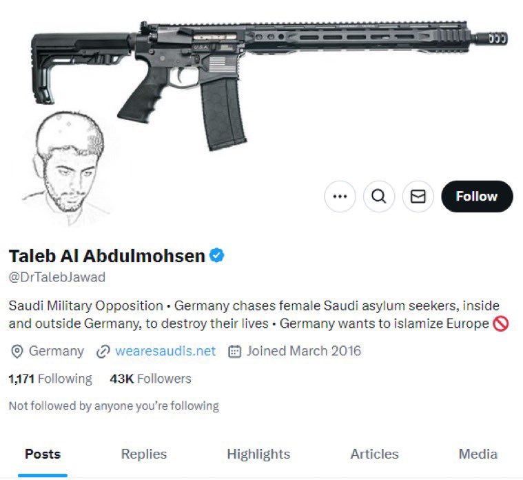 منفذ هجوم #المانيا #Magdeburg 
حسب الاخبار المتداولة هو سعودي شيعي ملحد اسمه طالب 
العبد المحسن وهو معارض للنظام السعودي ومتهم بدعم الشواذ وبالتغرير وبتهريب فتيات سعوديات من اهاليهم إلى خارج السعودية 
 
هذي صورته قبل 10 ايام 
وصورته اليوم بعد القبض عليه ..