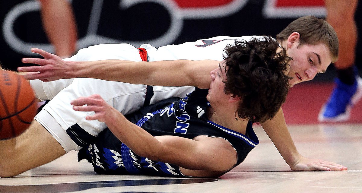 TimBathKT's tweet image. Logansport vs Tipton Friday night. More photos at: pharostribune.com/gallery/collec…