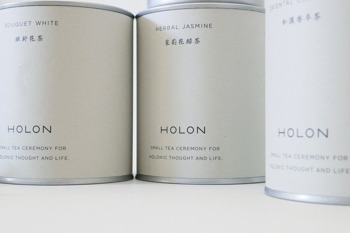 simmmmmmmy's tweet image. ジンのHOLONからお茶のシリーズが出ました。デザインしています。
ご購入はこちらから。
holongin.com/collections/tea
秋限定含め4種あるうち、わたしは「銀針花茶」がいまは一番好き。
ジンとセットもあるので、ジンのお茶割りができます。
「酒」ではなく「香り」が軸であるHOLONだからできることですね