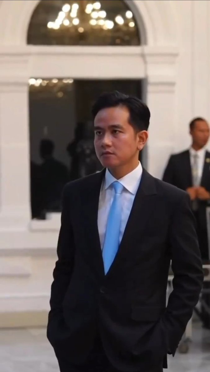 mas_veel's tweet photo. Jika nanti sosok ini dijadikan capres , asalkan bukan diusung banteng, aku siap ikut berjuang lagi untuk memenangkannya. Konsisten seperti bapaknya membuktikan dirinya bukan seorang boneka ketum partai. 
Yg setuju ayo kita kawal lagi biar memimpin di 2029, https://t.co/OcVYEDwqjR