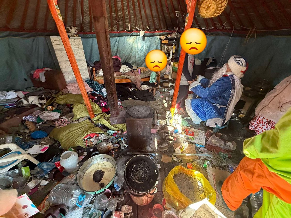 Өчигдөр тараасан мөнгөөр нь аав ээж нар нь...
Ямар орчинд хүүхдүүдийг амьдруулаад байгаа юм бээ 😖