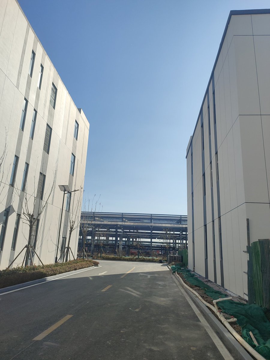 今天冬至～
推友们记得吃水饺喽
今天在班上搬砖，无水饺…
明天休息，包水饺吃～