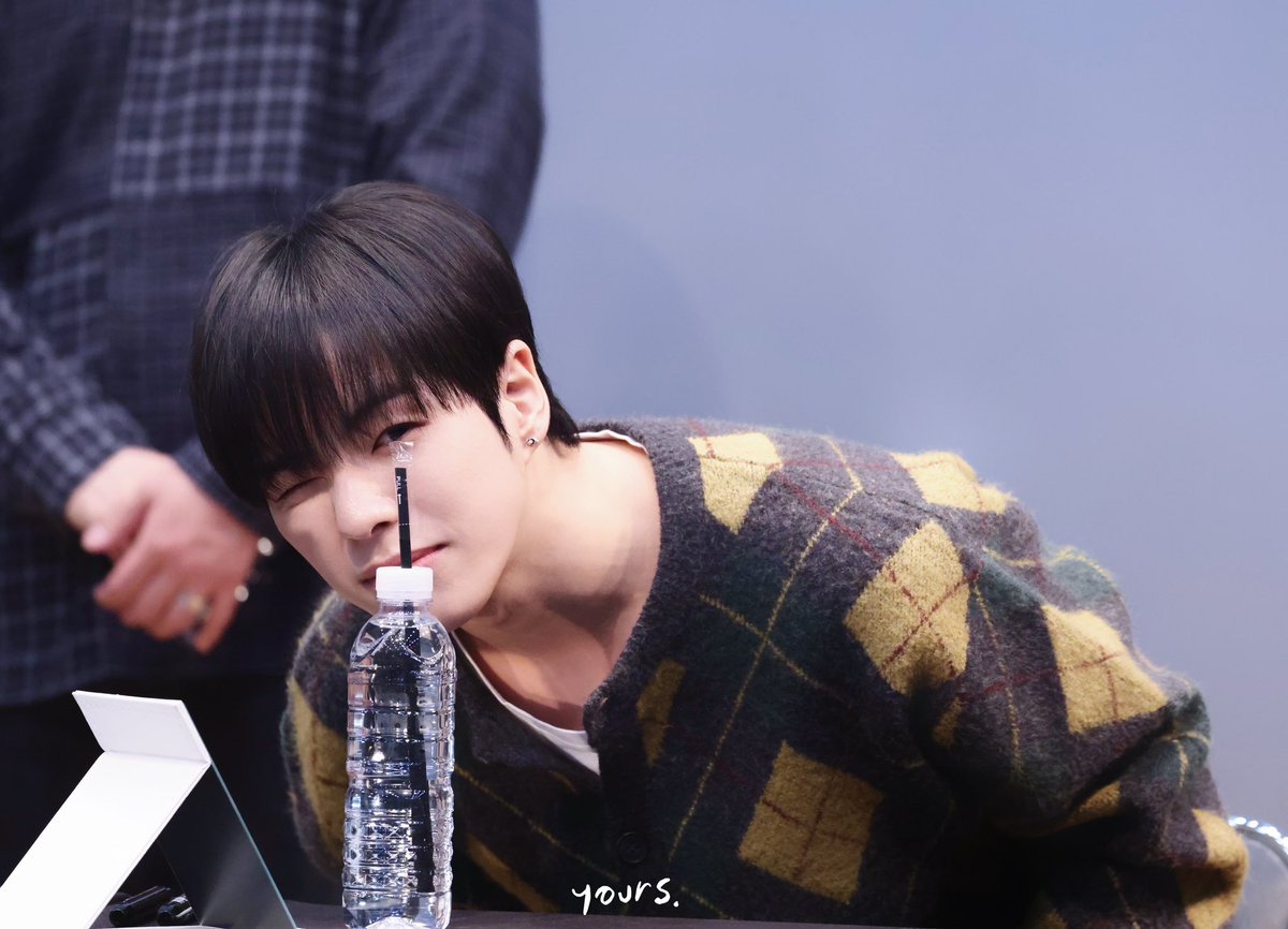 241218 플로리스 

같이놀장?? ㅎㅎ

#윤재혁 #YOONJAEHYUK #ジェヒョク
#트레저 #TREASURE