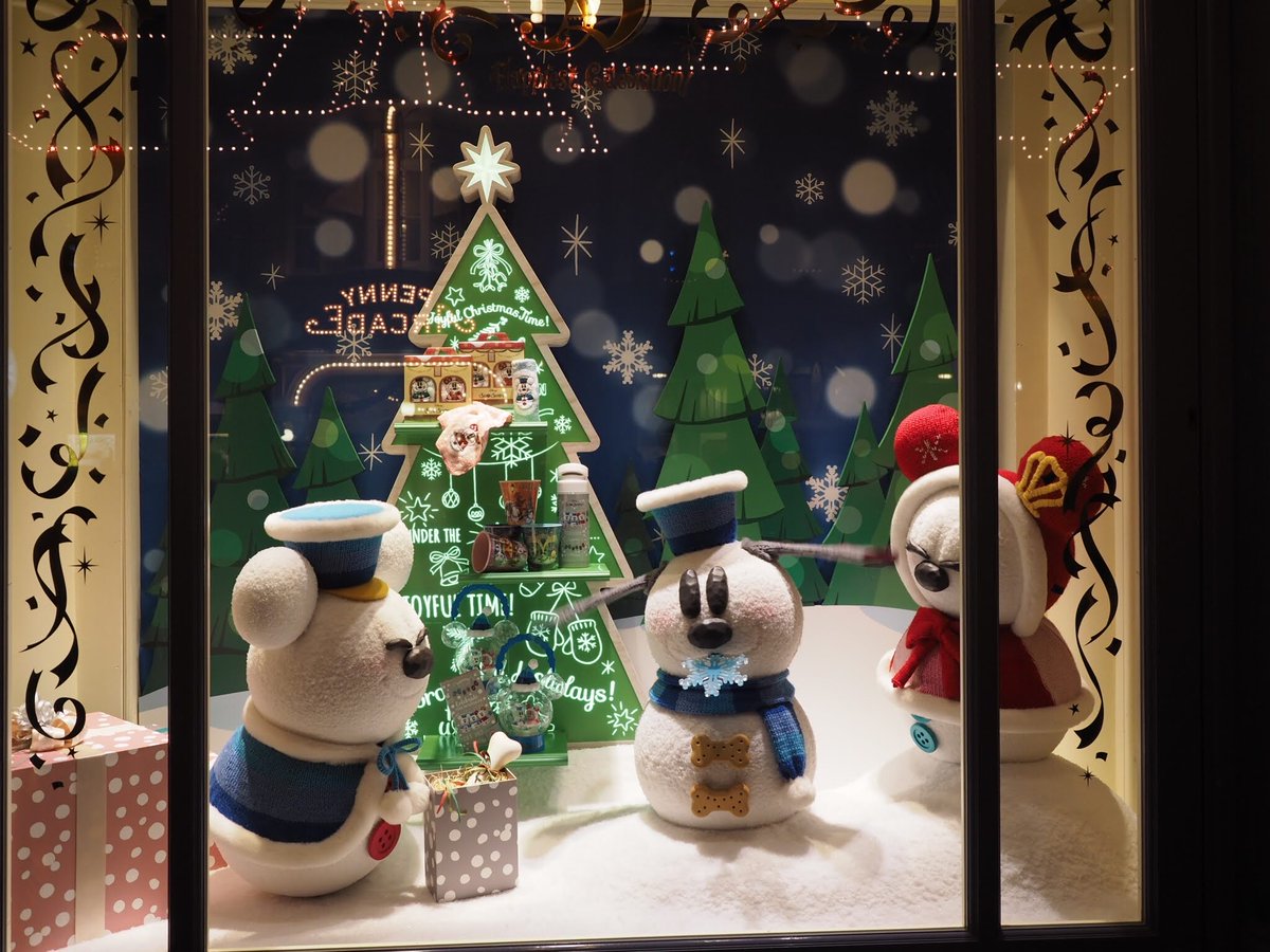 cojlcoji12345's tweet image. 2018年のディズニーランドのクリスマス写真が急に出てきて戸惑ってる🥹🥹🥹

あの頃はアトラクションばかりだったのによくぞちゃんと色々撮ってたと当時の自分を褒めたい

#tokyodisneyland 
#TDR_history 
#Christmas2018