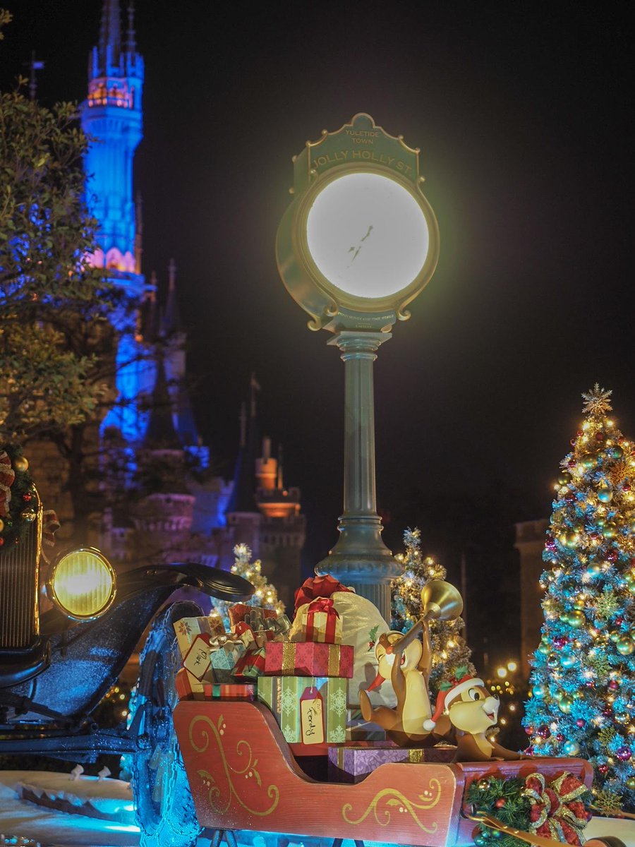 cojlcoji12345's tweet image. 2018年のディズニーランドのクリスマス写真が急に出てきて戸惑ってる🥹🥹🥹

あの頃はアトラクションばかりだったのによくぞちゃんと色々撮ってたと当時の自分を褒めたい

#tokyodisneyland 
#TDR_history 
#Christmas2018