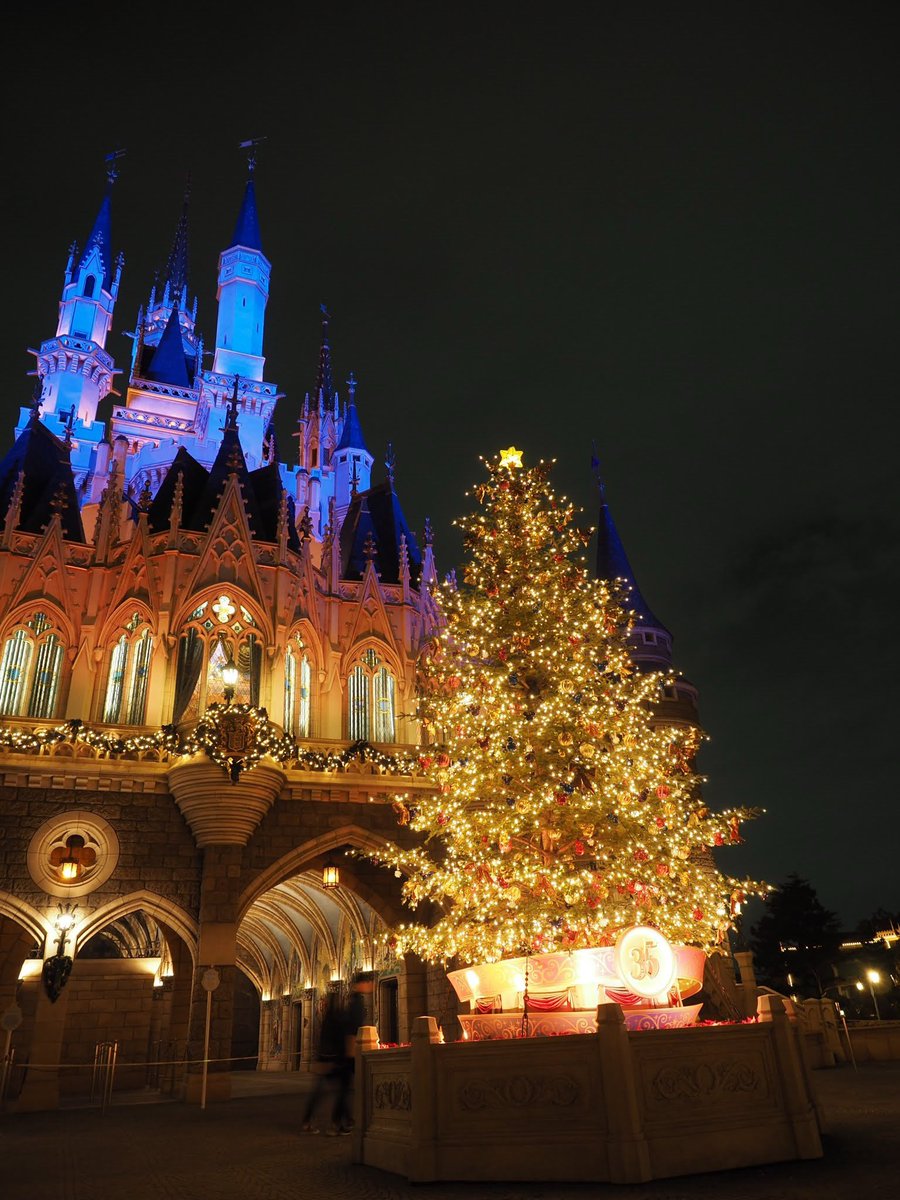 cojlcoji12345's tweet image. 2018年のディズニーランドのクリスマス写真が急に出てきて戸惑ってる🥹🥹🥹

あの頃はアトラクションばかりだったのによくぞちゃんと色々撮ってたと当時の自分を褒めたい

#tokyodisneyland 
#TDR_history 
#Christmas2018