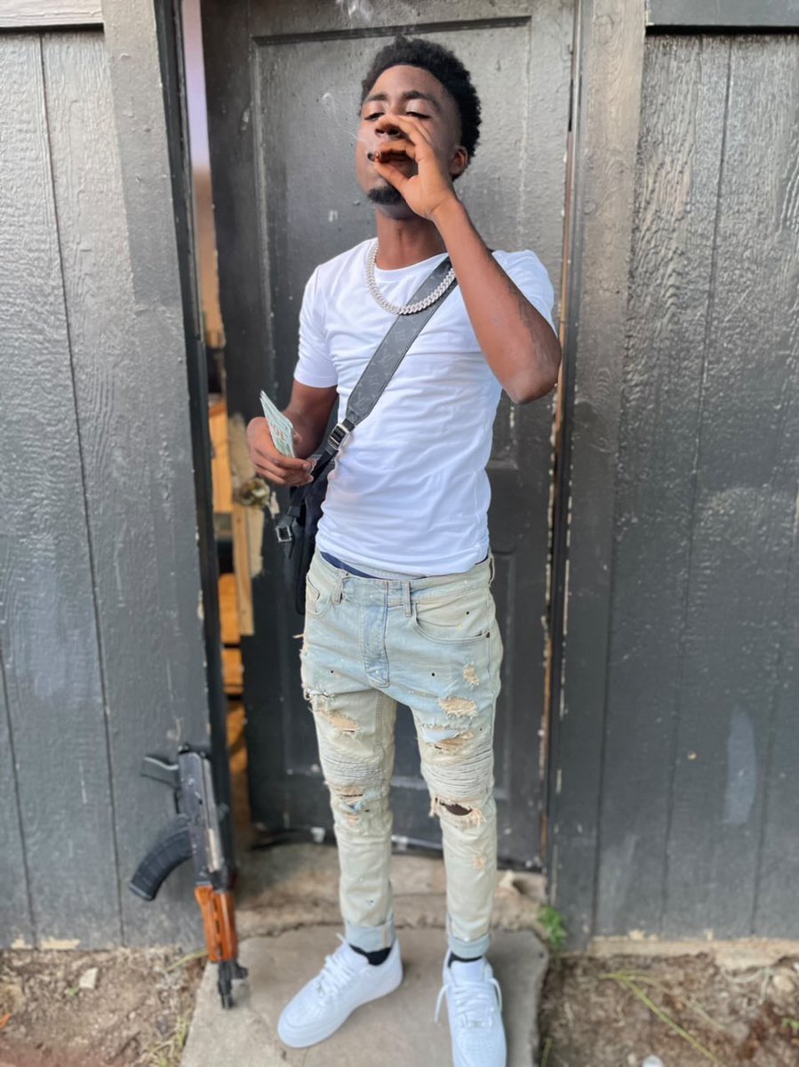 jaaybluhh's tweet photo. Really Off The Land 🦅🤙🏾 https://t.co/PfBBvNph1q