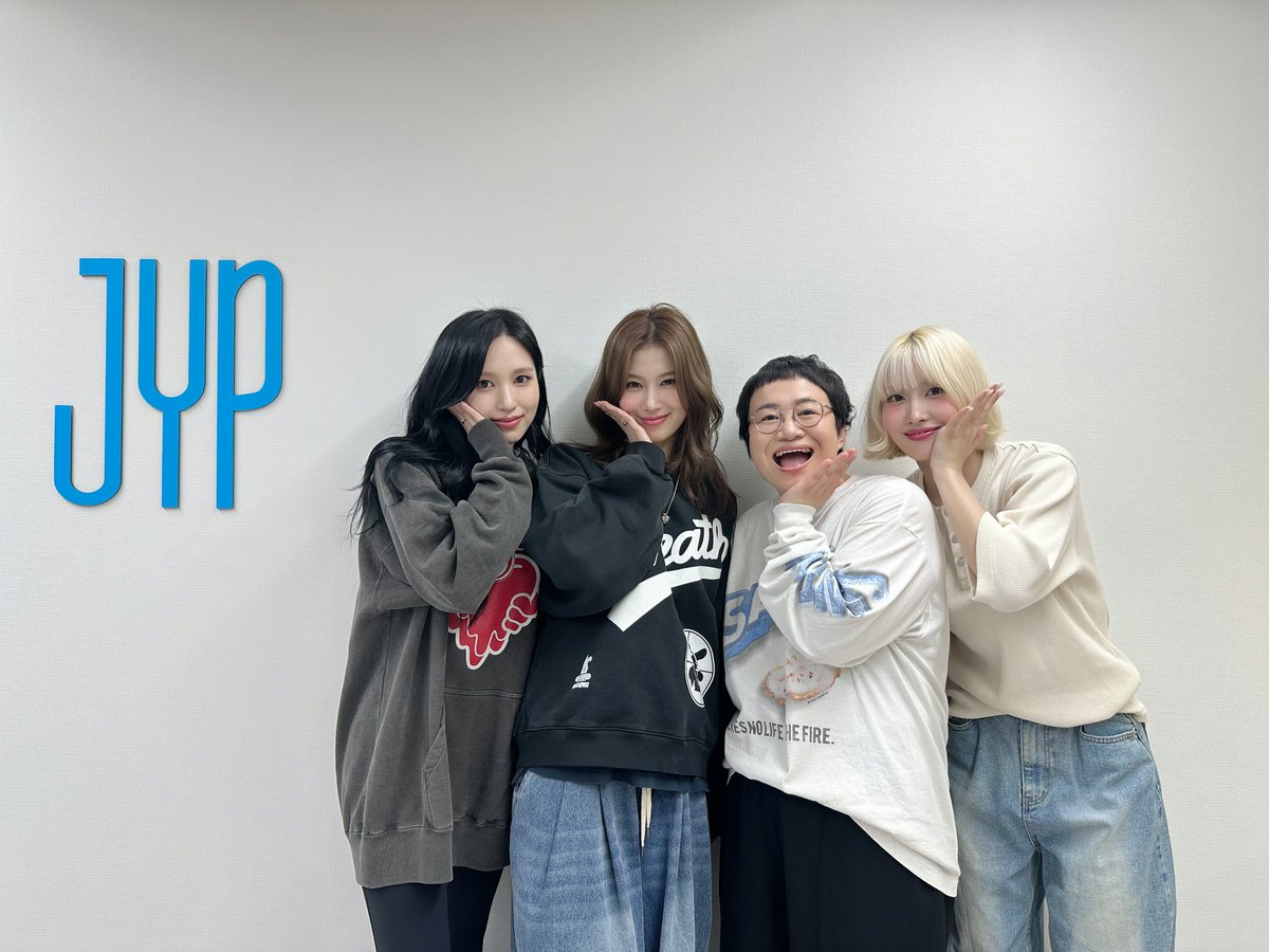 JYPETWICE_JAPAN's tweet photo. HAMISAMOのチャレンジとても幸せでした！
春菜さん、いつも温かい応援ありがとうございます！
また会いましょう😘💓

#MISAMO #近藤春菜 #HAMISAMO #HAUTECOUTURE
#MISAMO_HAUTECOUTURE #MISAMO_Identity #MISAMO_NEWLOOK https://t.co/mTsdegLZ1f