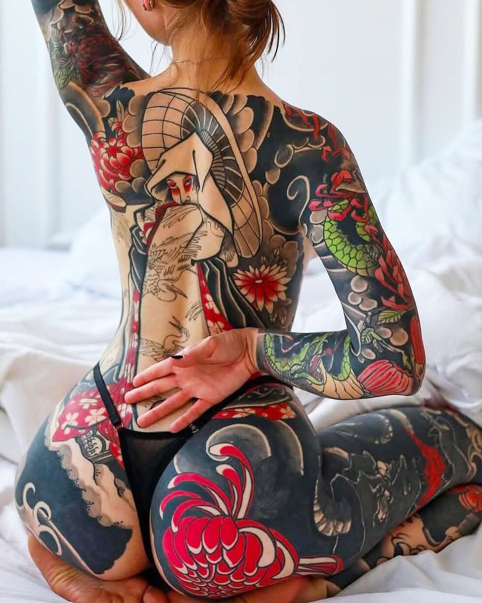 • Tattoo artwork by © Dashkevich ink.
• Tattooed model © Ursula Bags.