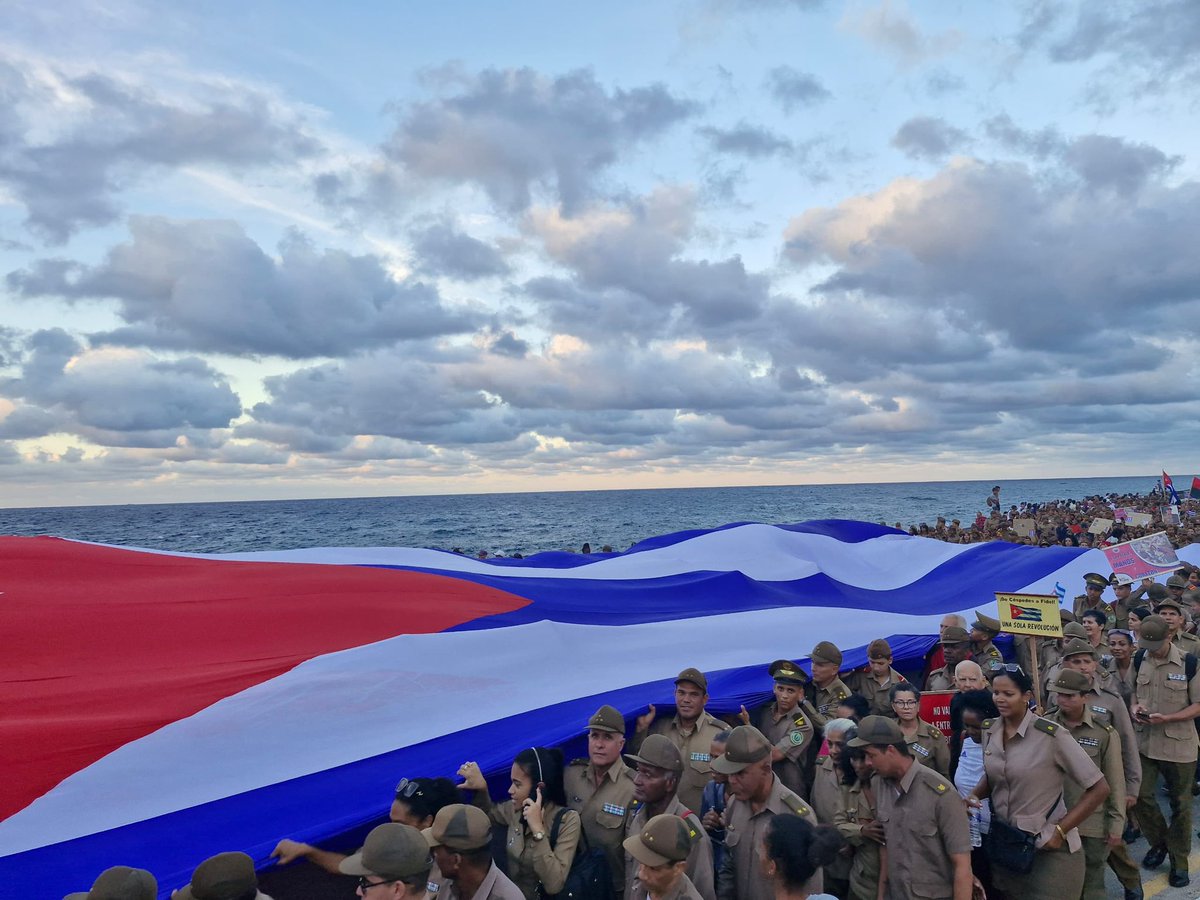 iRaúl es Raúl, siempre con el pie en el estribo! #Cuba #CDRCuba #MarchoXCuba #RaulEsRaul