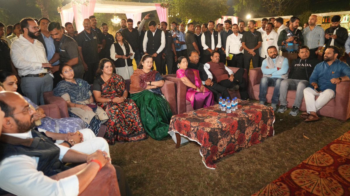 cbawankule's tweet photo. विधिमंडळाच्या हिवाळी अधिवेशनानिमित्त नागपूर येथे आलेल्या भारतीय जनता पार्टीच्या नवनिर्वाचित माननीय आमदार तसेच पार्टी पदाधिकाऱ्यांच्या सन्मानार्थ आयोजित स्नेहभोज कार्यक्रमाचे आयोजन केले होते. 1/2 https://t.co/uGQbzJ9dHp