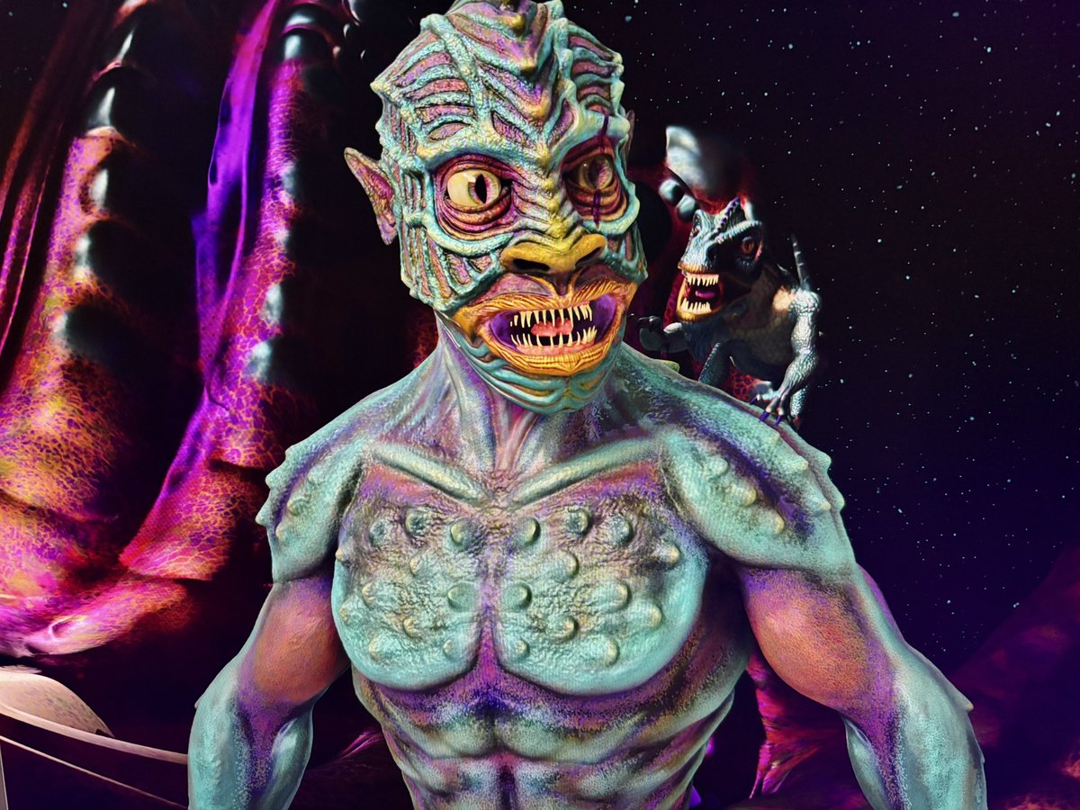 howlettjon's tweet image. It’s going down! Frame 32. New environment.
#animationshort