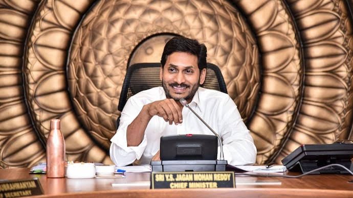 rj_4_all's tweet photo. Gang Tho Vachevadu Gangster 
Kani, Athanu Okade Vasthadu…Monster 

#HBDYSJagan #HBDYSJagananna https://t.co/znXjKGkz9z