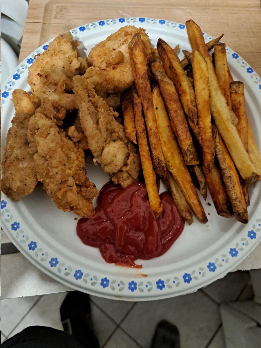 KingFriday1989's tweet photo. Tendies and fried tonight. https://t.co/0EQurhgTrn