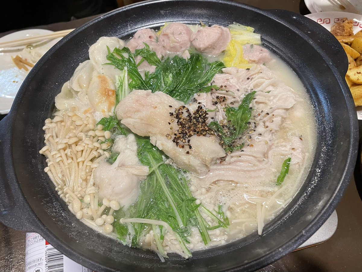TN_artwork's tweet photo. 昨日は忘年会ありがとうございました！
鶏白湯鍋が旨かった😋
今度ラーメン食べにこよう♪

#コジーナ邸 https://t.co/QnRxt0jfJx