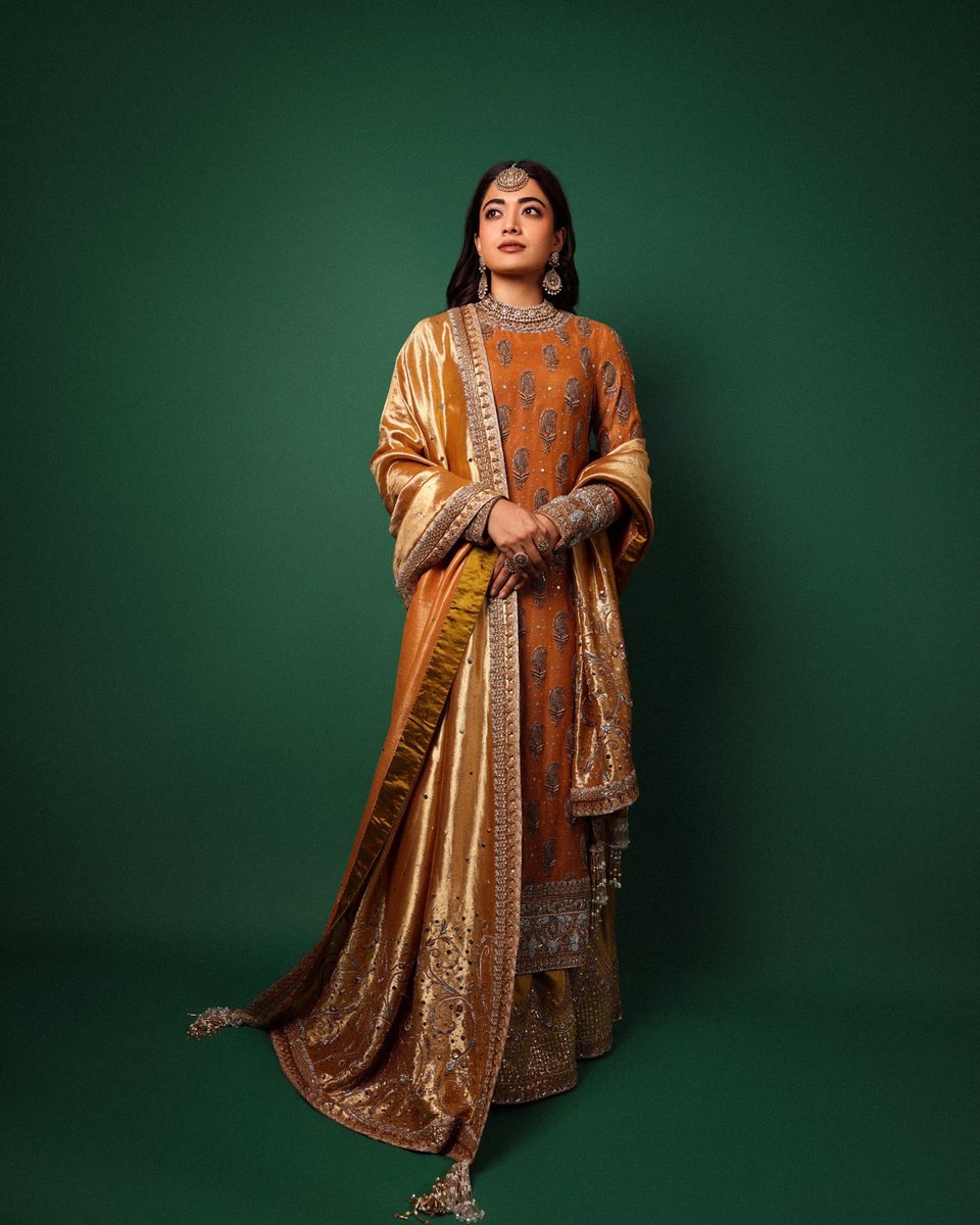 roshiees_gurl's tweet photo. She is litrally the queen who is moving all around the world !
@iamRashmika 💗🤌
Happy weekend my happy pill💗🎀
LOVE YOU RASHMIKA ❤
#RashmikaMnadanna #NationalCrush #Viral #Trending #Latestpics https://t.co/DgBeinnQcb
