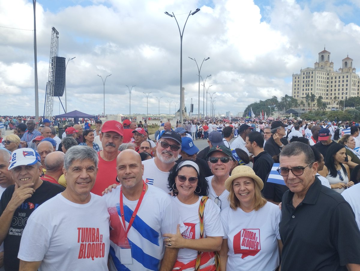 iNo podía faltar <a href="/CubaMINREX/">Cancillería de Cuba</a> en la marcha contra el bloqueo! #Cuba #CDRCuba #TumbaElBloqueo #MarchoXCuba