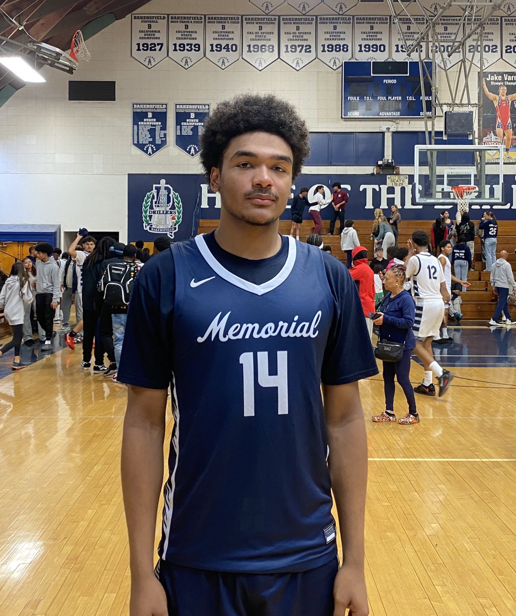 Pdouble_33's tweet photo. . Central Section🏀

#3 San Joaquin Memorial 69
#11 Bakersfield 47

Top Scorers:
Panthers:
Julius Olanrewaju 33
Parker Spees 10

Drillers:
Kade Johnson 19 (5 3s)
RJ Shehee 9 (3 3s)

Drillers played great for 3 quarters and only trailed by 6 (47-41) going into the 4th. But the length, size, and skill of the Panthers took over in the 4th quarters, outscoring BHS 22-6. Sr. Olanrewaju was spectacular all night! Middy after middy & earned trips to the line and is one of the top unsigned seniors in Cali. 

@CifCentral @CalHiSports @paulmeadors @trevhorn @KernHighNetwork @PAGMETER @SJMBasketball1 @BHSDrillers @gabecamarillo_