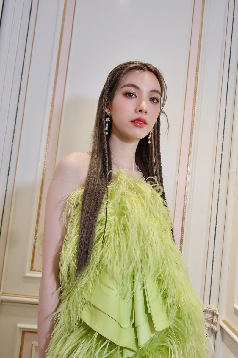 ลูกสาว กับชุดเส้นคูนาฟ่า ของแกค่ะ 🤏🏻

ORM FANSIGN IN SHANGHAI #OrmWinkMagazineFansign