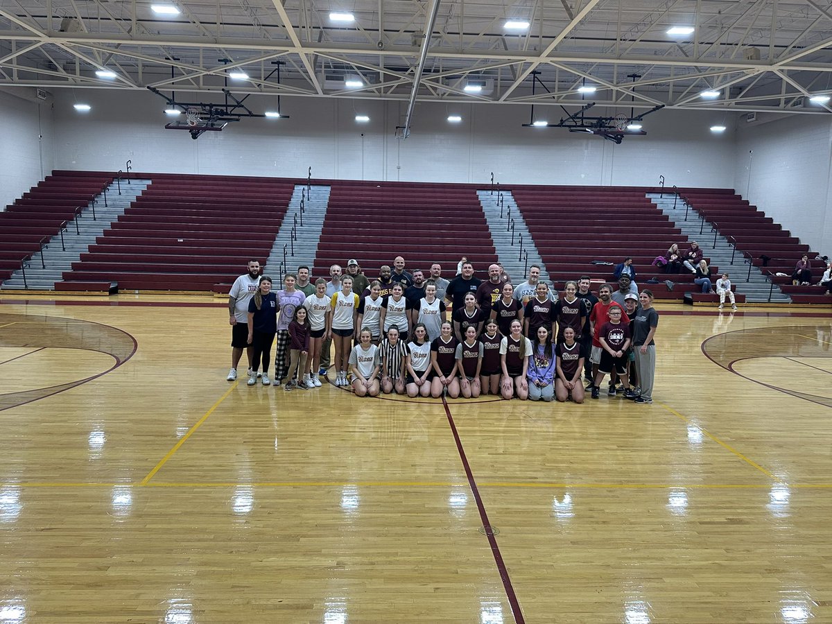 Coach_Smith21's tweet photo. Our annual player/parent (family) practice was a big hit yet again this year! I think parents and coaches beat the players 😂 #RossRams https://t.co/Od5pUOL1Qp