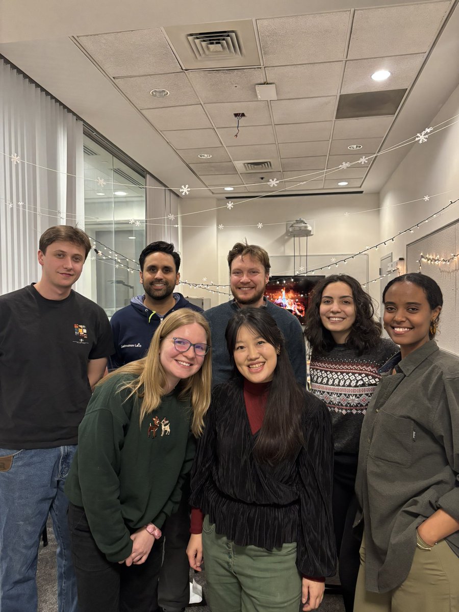 OstroumovLab's tweet photo. Happy Holidays from the Ostroumov Lab! 🐀 ❄️ https://t.co/WFlPeHdRJQ