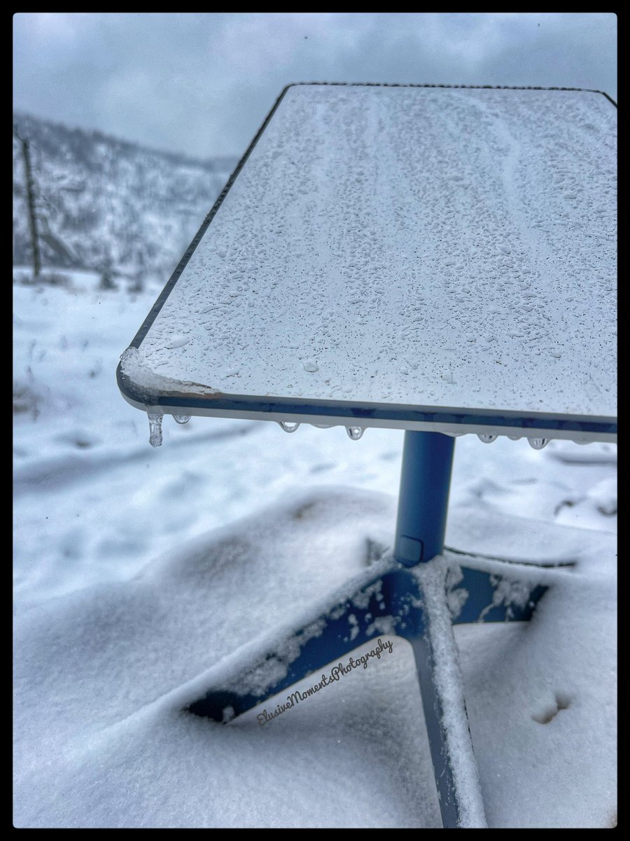 ElusiveMoments's tweet photo. @elonmusk @Starlink 
14 degrees and still works like a charm! We LOVE our starlink! Best money ever spent!! 🙏🏻 https://t.co/06n2h7lX2f