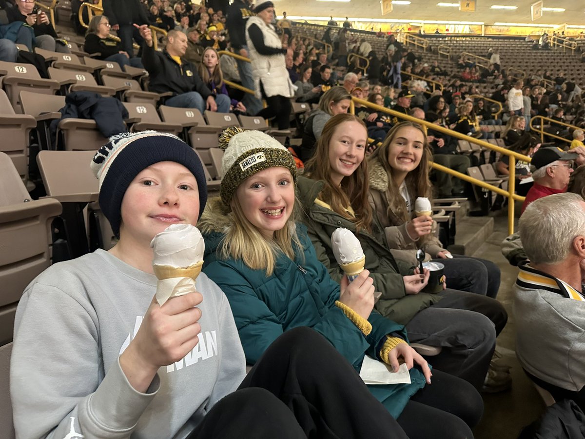KellyHElliott's tweet photo. #fightforiowa. Let’s go lady Hawkeyes beat UNI! https://t.co/mlZWCfbqzZ