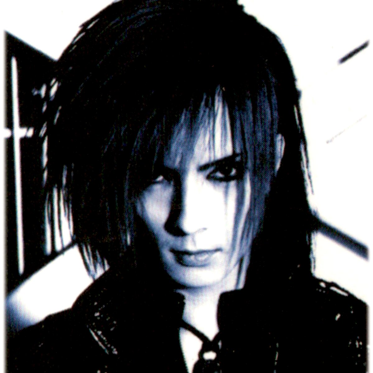 direndaily's tweet image. #DIRENGREY Haiiro no Ginka portraits, 2000.
cr: alienorchids
