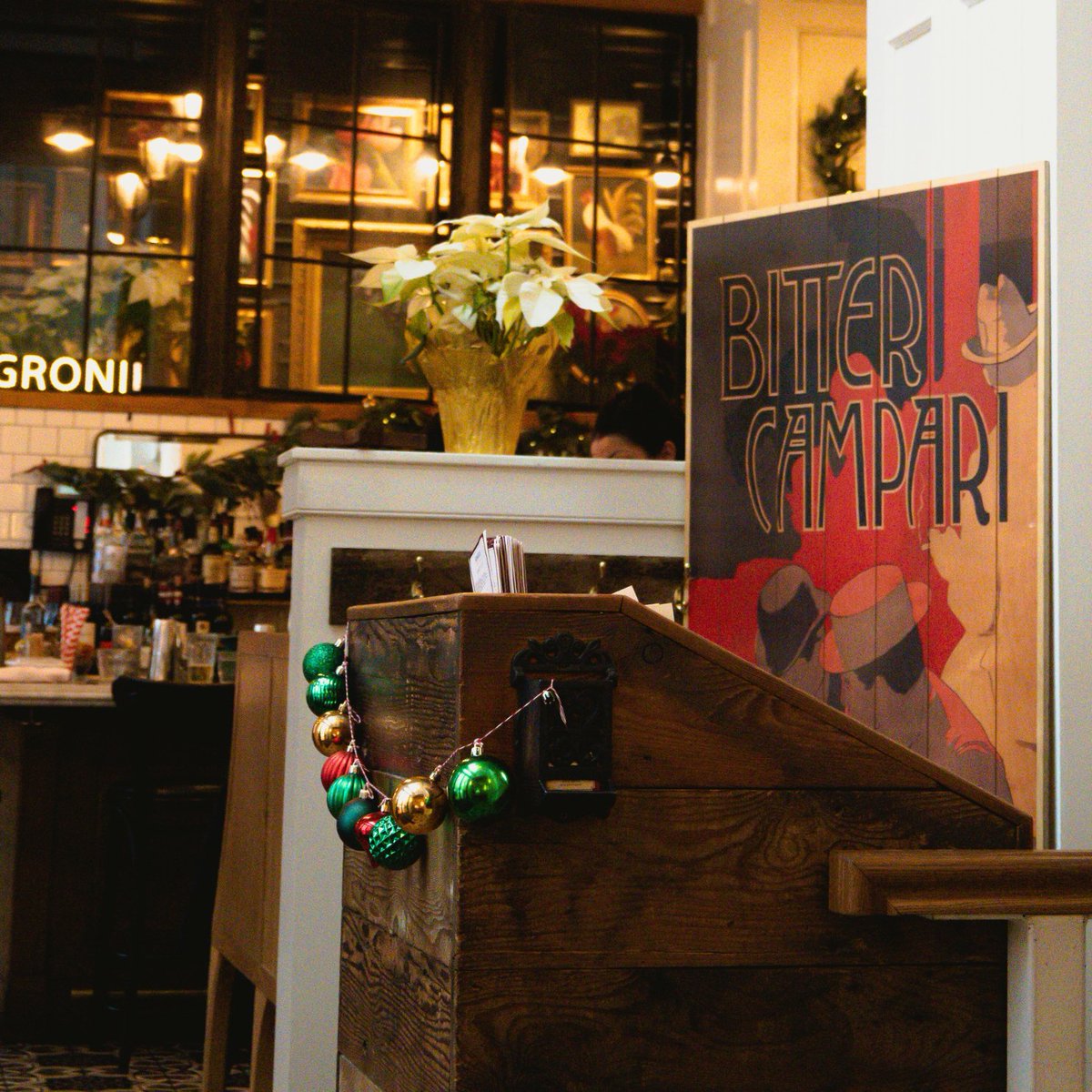 Holidays are for making memories, and Homer St. is the perfect setting for your private dinner. Whether it’s an intimate gathering or a festive celebration, our space offers a warm, inviting atmosphere and exceptional food. Book your private dinner today!