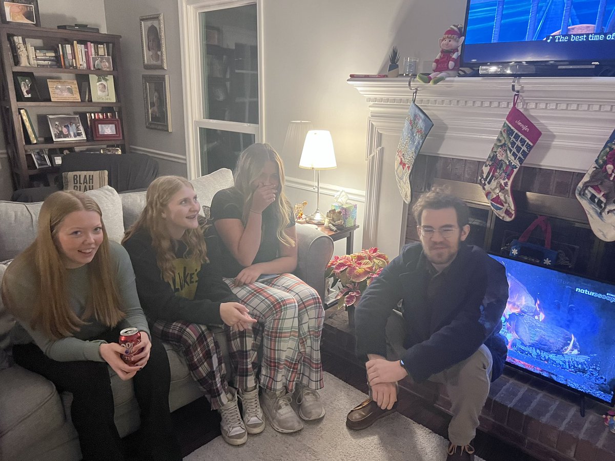 Happiest of Holidays from your <a href="/SiegelHighSwim/">Siegel High Swimming</a> team!  Closing out the last day of the semester with a Christmas Party!  #GoSGHStars #P2BASS #HSswimlife <a href="/Coach_Wyant/">𝔾𝕣𝕖𝕘 𝕎𝕪𝕒𝕟𝕥</a> <a href="/creasyl_shsprin/">Larry Creasy</a>