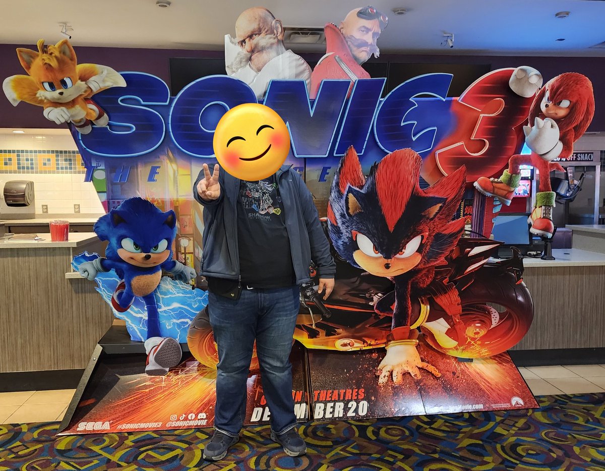 alteridolriley's tweet photo. We saw the thing and loved the thing! @shadowthecat88 #SonicMovie3 ❤️💙 https://t.co/UghSCFSuU4