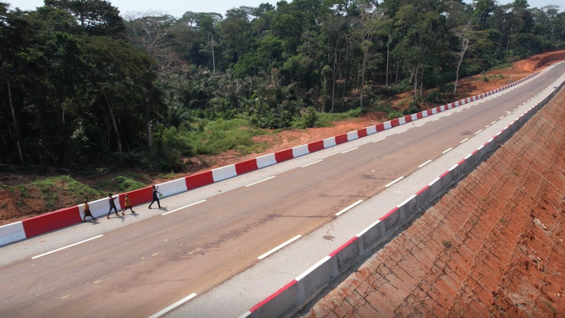 date_africa's tweet photo. 🇨🇲Cameroun : Achèvement des travaux de construction de la route Ntui Ndjolé: les équipes procèdent ce vendredi aux opérations de pré-réception des travaux.
#utdantui #utdandjolé #utdaroute #utdainfo #utdacameroun https://t.co/oiNyMPg8xD