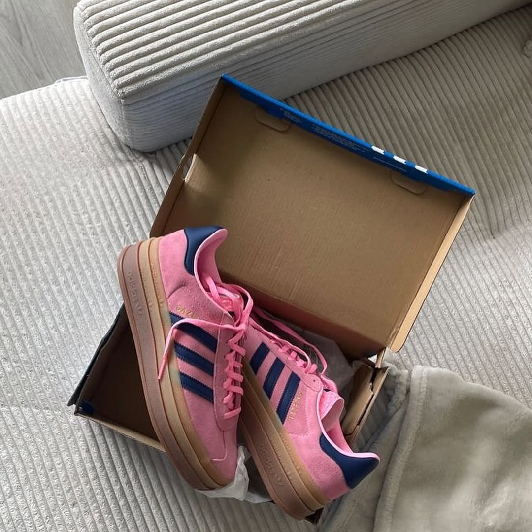 mactrendz's tweet image. WhatsApp +256755272634 for deliveries 📞 Shine bright with the Adidas Gazelle Bold ‘Pink Glow Gum’ – Vibrant pink with classic gum soles! Cop yours now! 👟 #AdidasGazelle #PinkGlow #SneakerHeads #FreshKicks #StreetStyle #LimitedEdition
