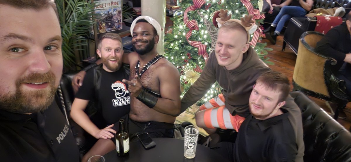 Barber87's tweet photo. Great night at mancsbound. Left standing crew here upstairs at the lodge. https://t.co/fCtmqLhZYm