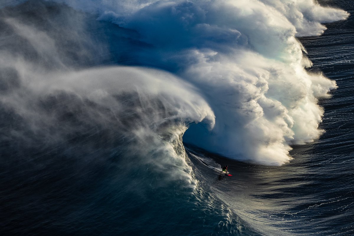 emmerich_craig's tweet photo. What an amazing day! Bucket list for me to get to shoot Peahi (Jaws). Thanks @danielsullivanphotography for taking me out!
#peahi #jaws #maui #hawaii #surfphotography @Kai_Lenny https://t.co/4MVhjxpj2H