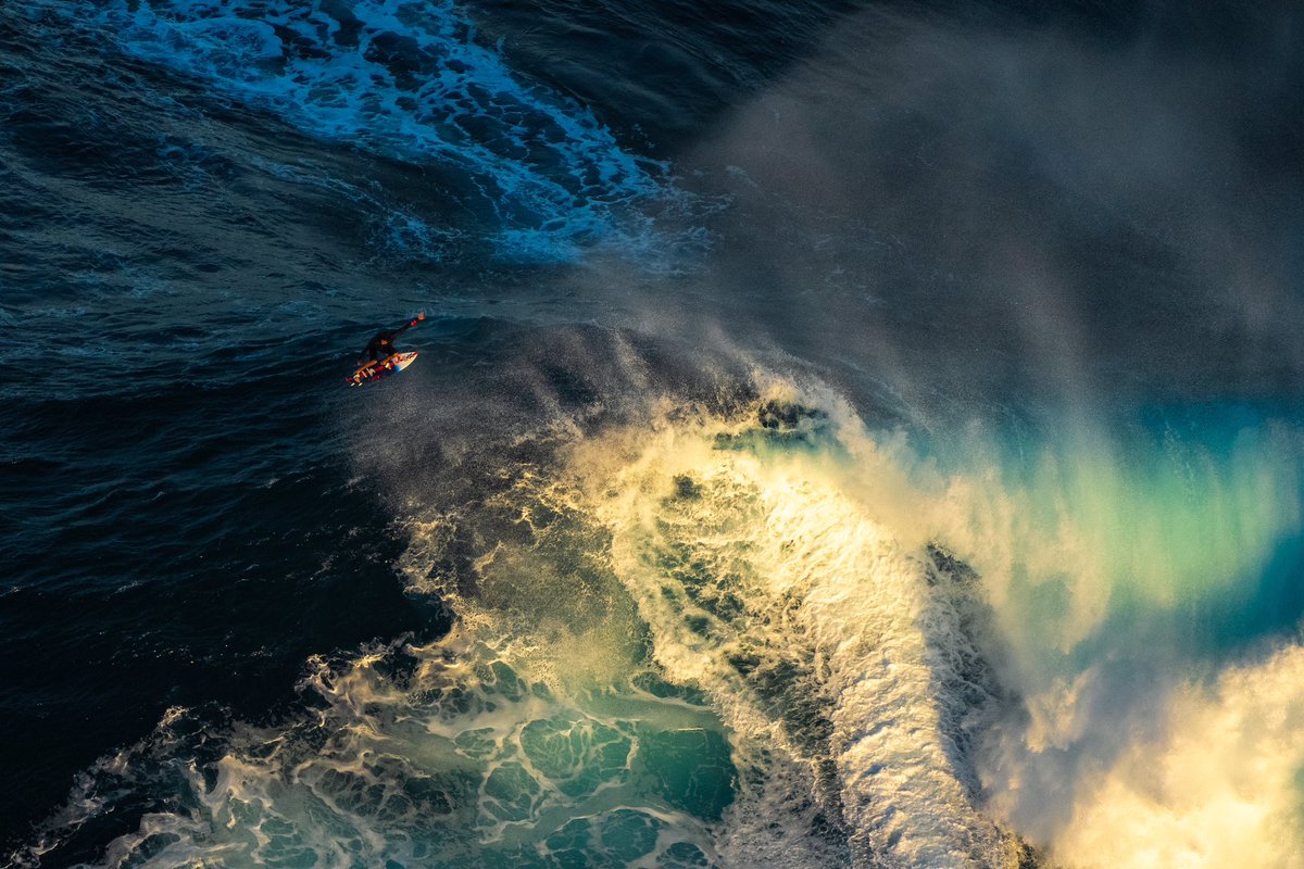 emmerich_craig's tweet photo. What an amazing day! Bucket list for me to get to shoot Peahi (Jaws). Thanks @danielsullivanphotography for taking me out!
#peahi #jaws #maui #hawaii #surfphotography @Kai_Lenny https://t.co/4MVhjxpj2H
