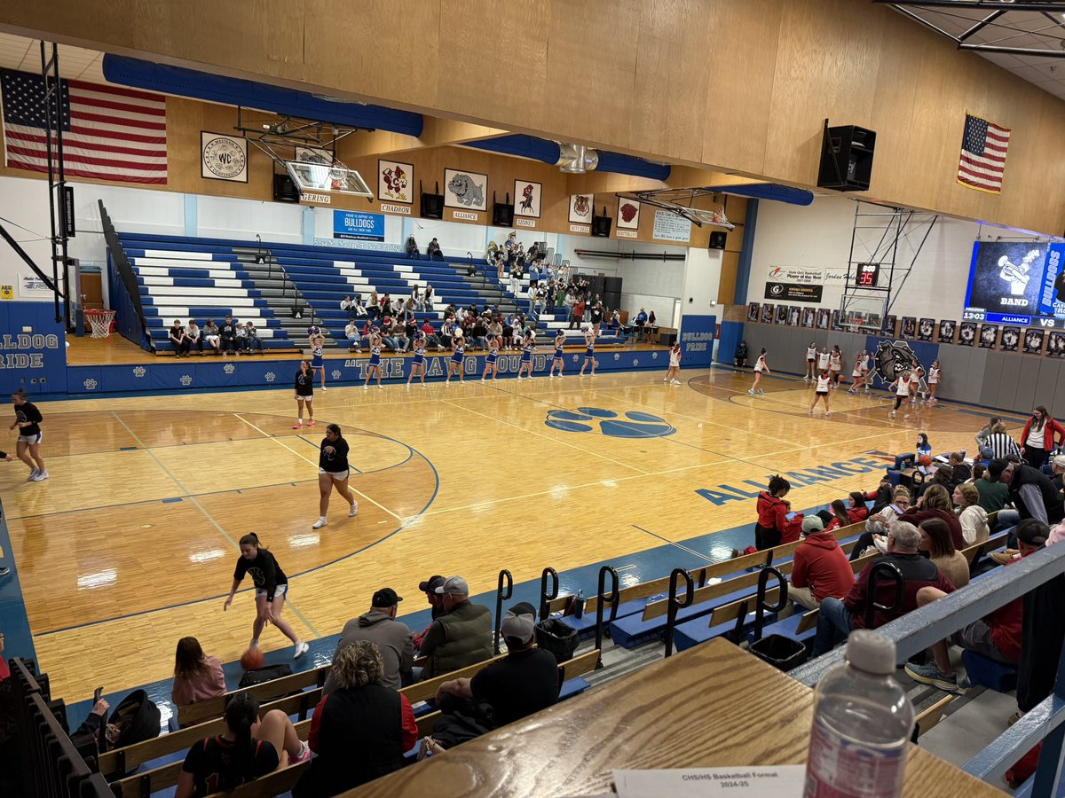 thompsonchase4's tweet photo. Good to be in Alliance, tip off between @ChadronHS and @AllianceBulldog set for 5:37 on 610am KCSR and https://t.co/RRJzmG7w1L #nebpreps https://t.co/vAYbFLuQsW