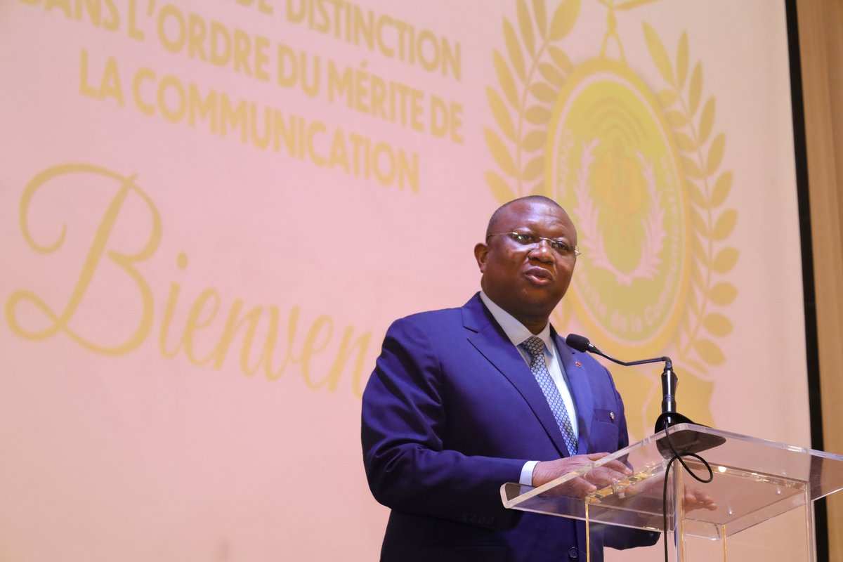 's tweet image. Ordre du Mérite de la Communication | Ce 20 décembre, 55 personnalités ont été distinguées par le Ministre Amadou COULIBALY pour leur contribution exceptionnelle aux secteurs de la Communication et des Médias en Côte d’Ivoire. Une reconnaissance qui honore le métier ! #MINCOM