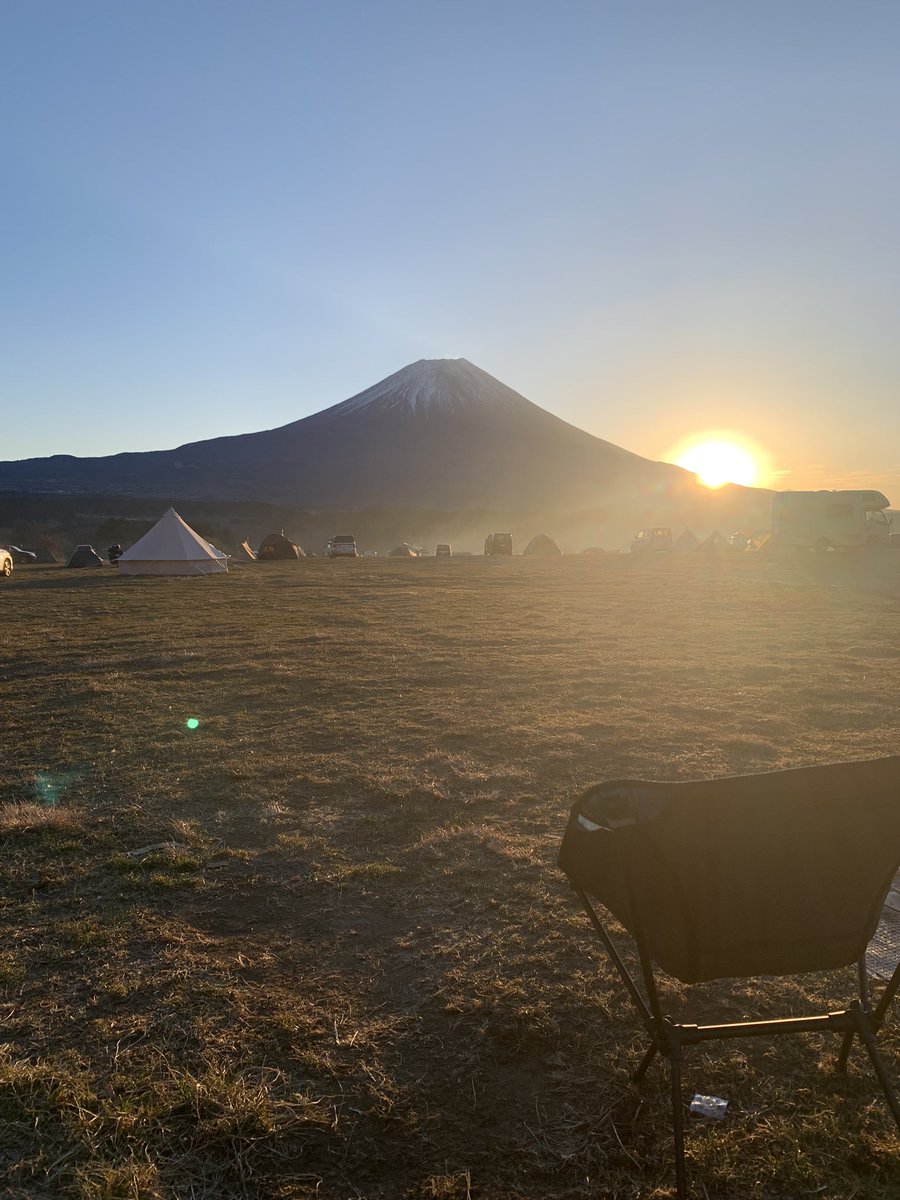 Sabamiso121104's tweet photo. おはようございます🌞
メチャクチャいい朝を迎えました！
富士山は帽子かぶってます🧢 https://t.co/1W2JevfU3H