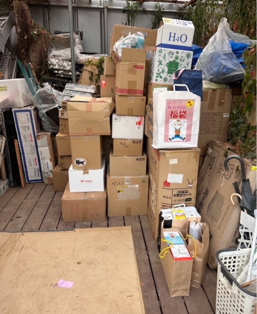 BatonDearpet's tweet photo. 先日、いのちのバトンプロジェクトへいただいた支援物資をペット里親会さんへお届けしてきました🐾
⁡
優しいご家族さまとお空のお子さまたちからのフードやおやつ、シーツ、とっても喜ばれました！
⁡ https://t.co/xnDl0pGZAi