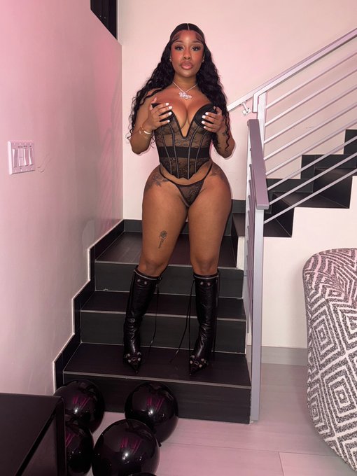 Watch m.'s leaked NSFW photo on TwXstars