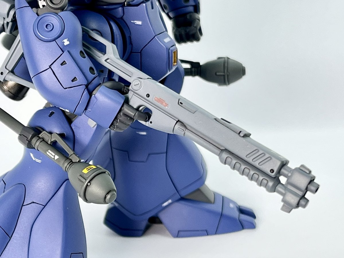 DGanpla's tweet photo. 各所にスジボリを追加。モノアイ（Hアイズ）の日差しを下げて厳つい感じに。肩アーマーを本体に近づける。バックパックに穴を開けメタルメッシュを。肩、肘、股関節のフレームと各バーニアをメタル塗装。（メタルビルド参考）#三角屋 さんのハンドパーツに変更。#MS18E #ケンプファー #ガンプラ #HGUC https://t.co/Ocatbr8oFU