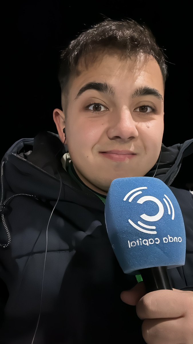 pablosancheez19's tweet photo. Hoy he cumplido un sueño. Mi primer partido en directo. Debut en un #miniderbi 
Narración completa. Ambiente espectacular. No puedo pedir mucho más. ¡Gracias a todos los que me habéis oído! 
@ondacapitalfm 
Esto es solo el principio 💪🏽🎙️🔜

#RealBetis #SevillaFC #ElGranDerbi https://t.co/nSXtEhBGGG