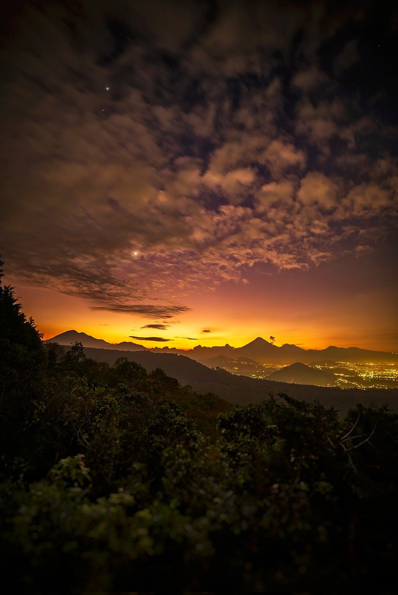 DavidRojasGt's tweet photo. Diciembre nostálgico llenando de color al atardecer.
#Guatemala https://t.co/6HkGlXJ3RV